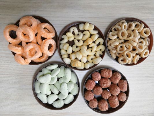 Risparmio energetico per il tempo libero snack gonfiati estrusore alimentare per la linea di produzione di gonfiamento del mais