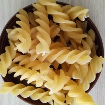 Produzione di noodle personalizzata con macchine industriali multifunzione per la produzione di pasta a base di macaroni